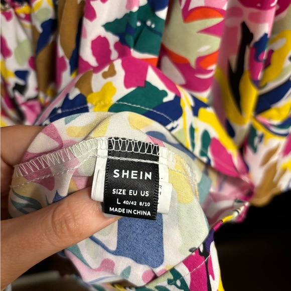 Off the shoulder tropical smocked top size large - Picture 2 of 7